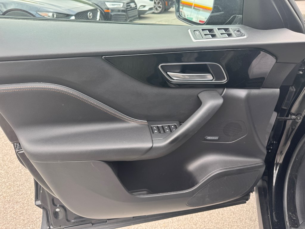 2020 Jaguar F-PACE Prestige 2.T Toit Panoramique Bas Kilométrage in Terrebonne, Quebec - 8 - w1024h768px