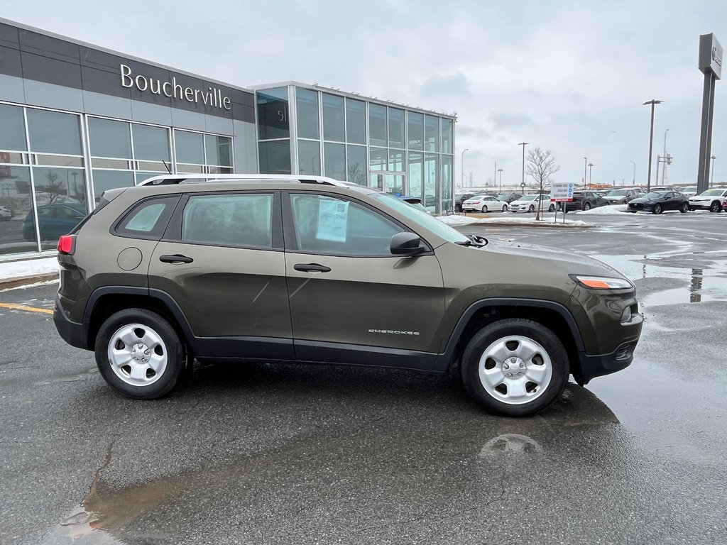 Jeep Cherokee Sport,AWD, TRÈS BAS KM, 2015 à Boucherville, Québec - 3 - w1024h768px