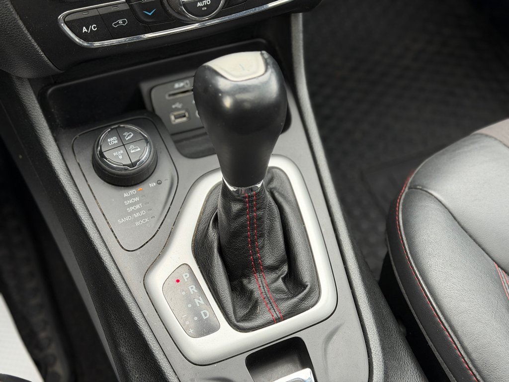 Jeep Cherokee Trailhawk 4x4 V6 2015 à Terrebonne, Québec - 21 - w1024h768px