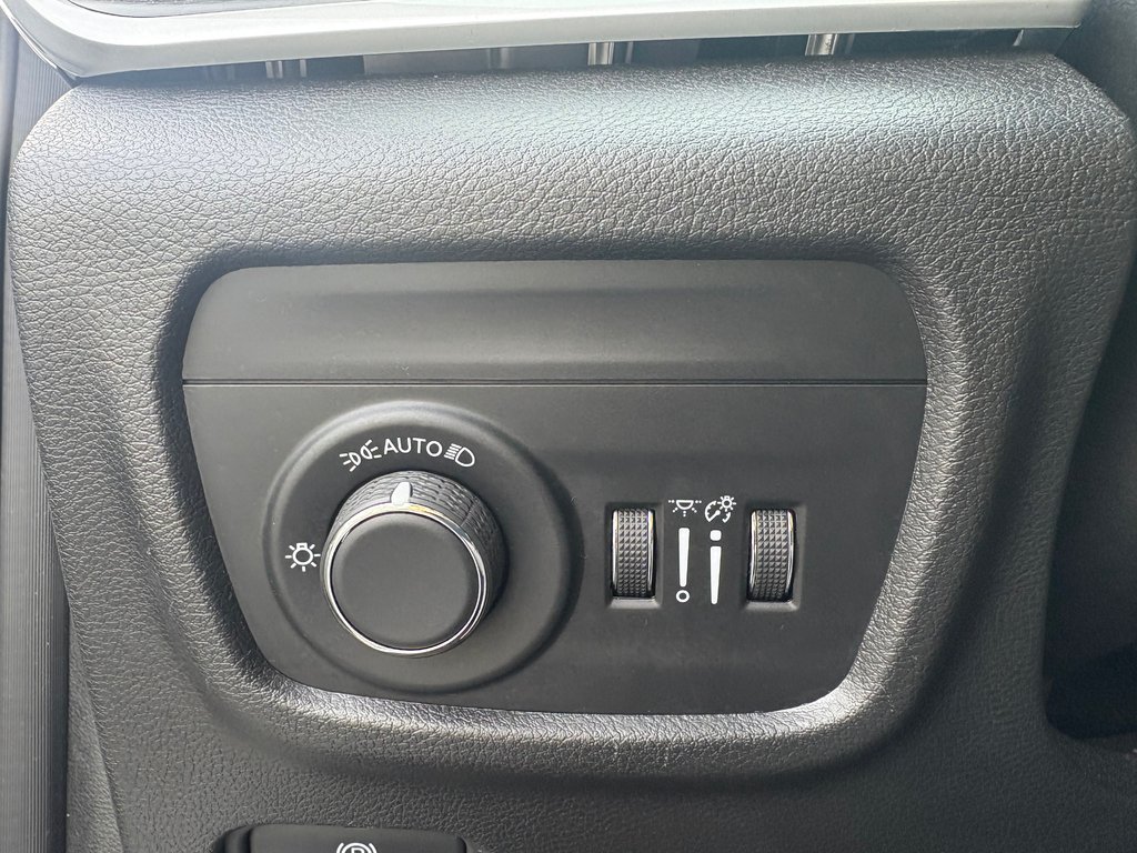 2023 Jeep Grand Cherokee Laredo, TOIT, GARANTIE in Boucherville, Quebec - 14 - w1024h768px