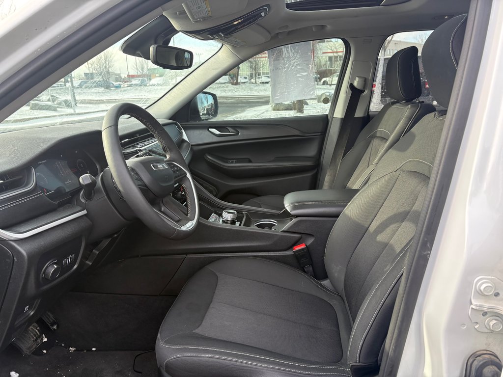 2023 Jeep Grand Cherokee Laredo, TOIT, GARANTIE in Boucherville, Quebec - 18 - w1024h768px