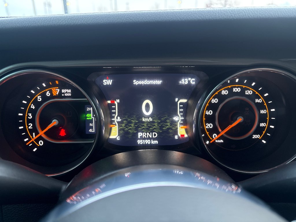 2020 Jeep Wrangler Unlimited Sahara, V6 3.6, NAV in Boucherville, Quebec - 27 - w1024h768px
