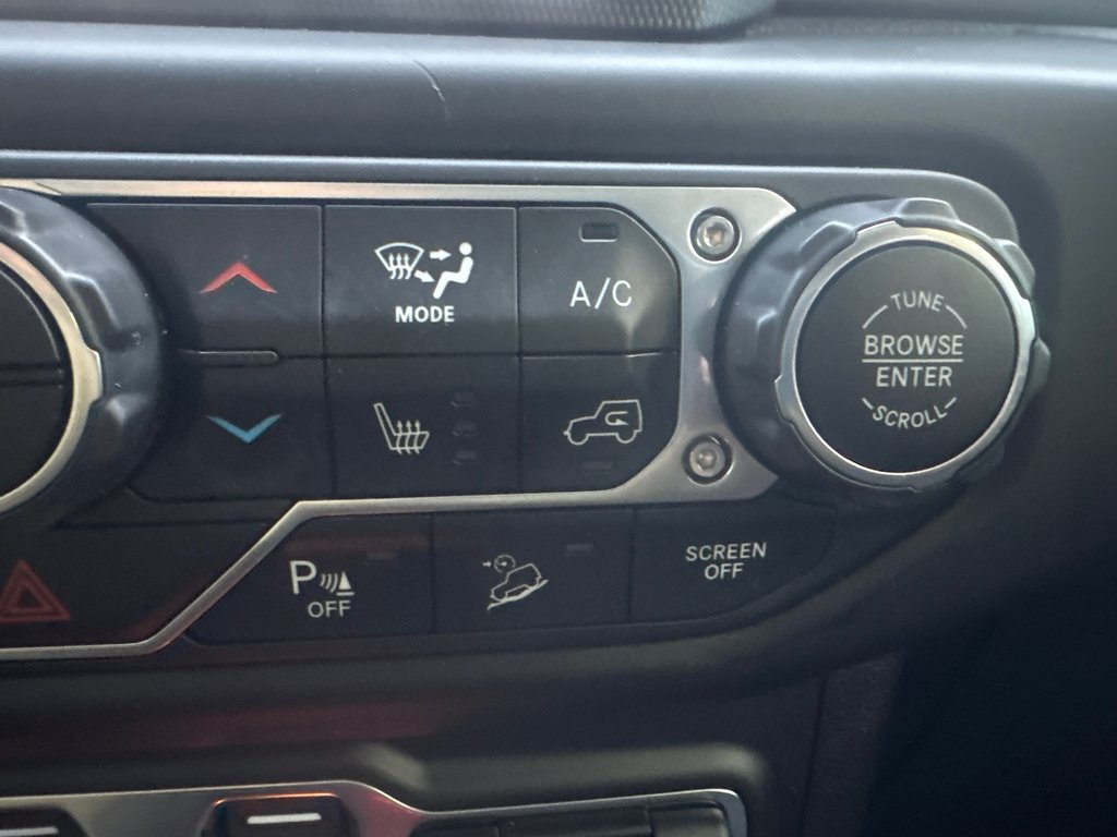 2020 Jeep Wrangler Unlimited Sahara, V6 3.6, NAV in Boucherville, Quebec - 21 - w1024h768px