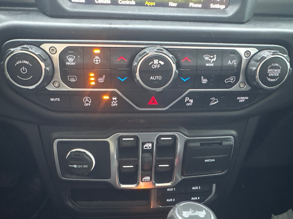 2020 Jeep WRANGLER 4D UNLIMITED SAHARA Sahara, V6 3.6, NAV in Boucherville, Quebec - 16 - w1024h768px