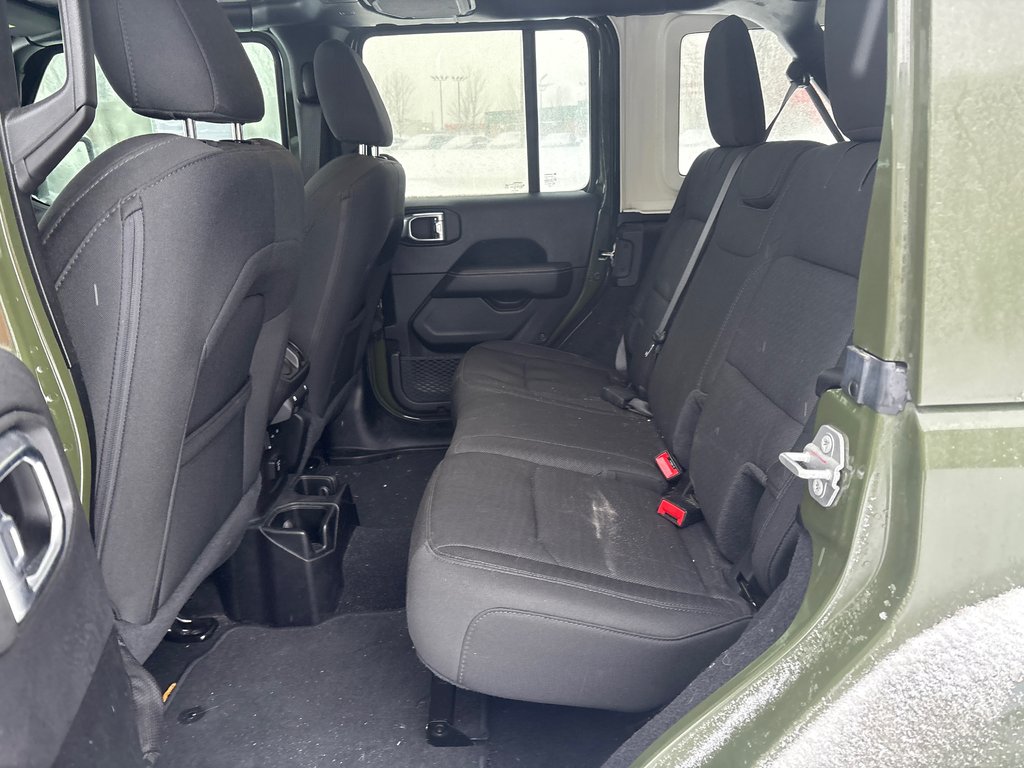 2020 Jeep WRANGLER 4D UNLIMITED SAHARA Sahara, V6 3.6, NAV in Boucherville, Quebec - 11 - w1024h768px