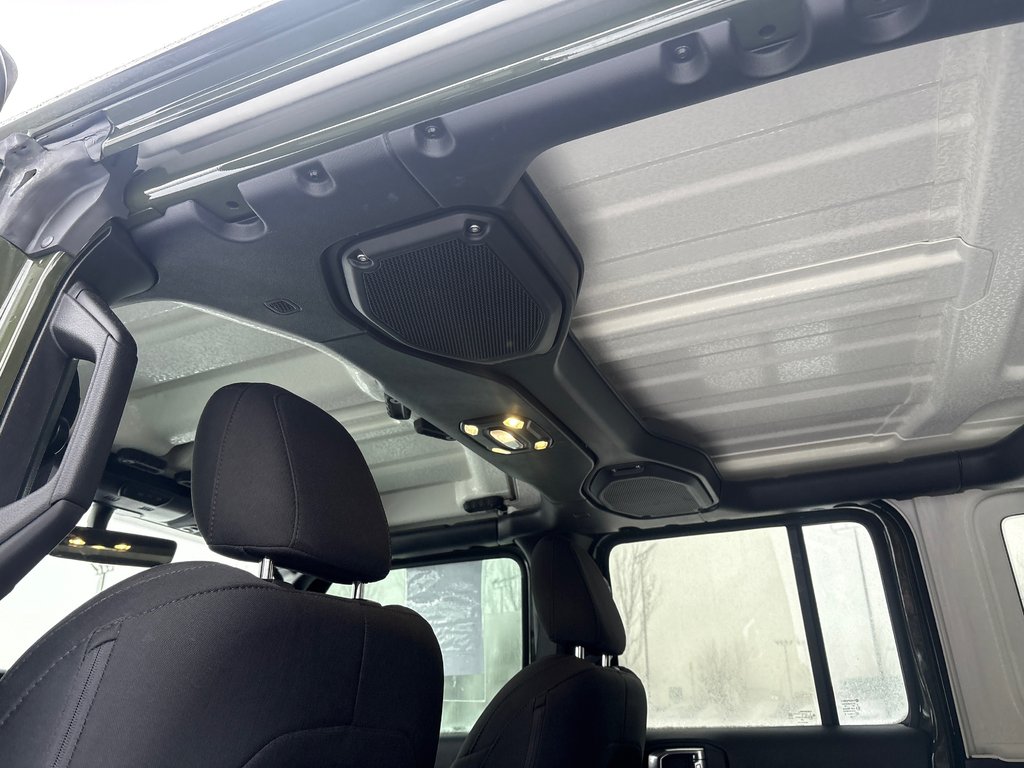 2020 Jeep WRANGLER 4D UNLIMITED SAHARA Sahara, V6 3.6, NAV in Boucherville, Quebec - 13 - w1024h768px