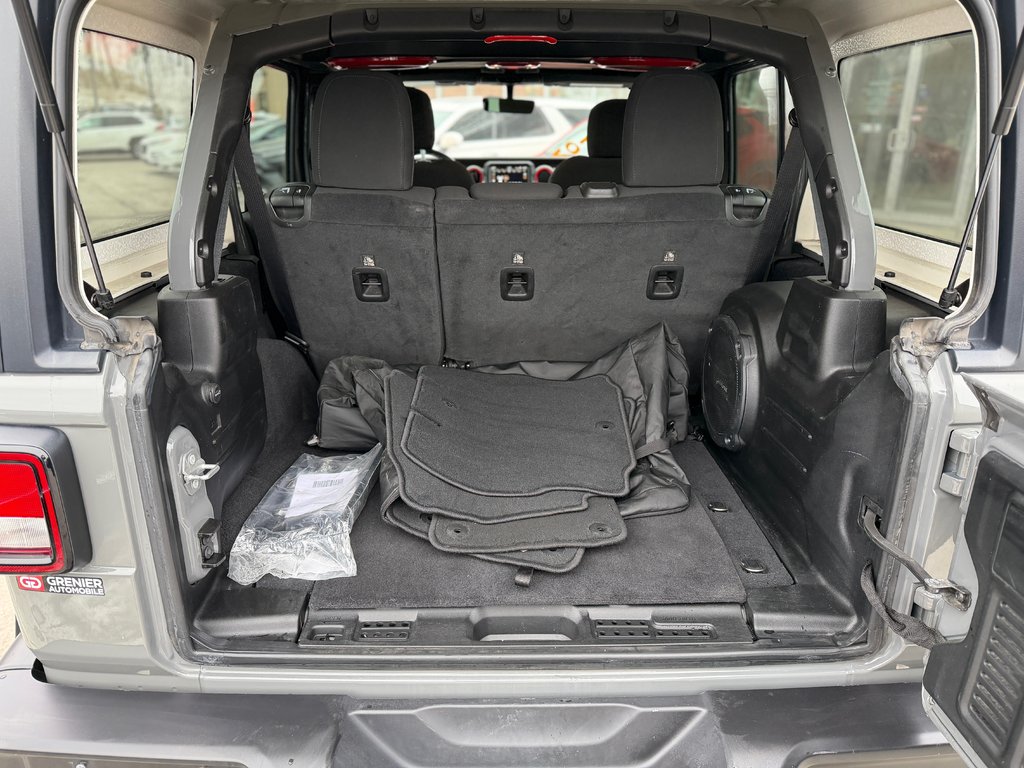 Jeep Wrangler Unlimited Sahara v6 4x4 Bas Kilométrage 2021 à Terrebonne, Québec - 24 - w1024h768px