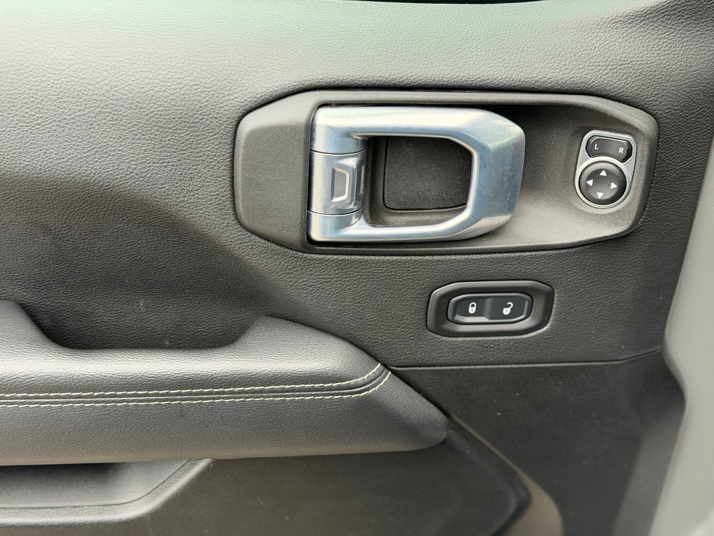 Jeep Wrangler Unlimited Sahara v6 4x4 Bas Kilométrage 2021 à Terrebonne, Québec - 8 - w1024h768px