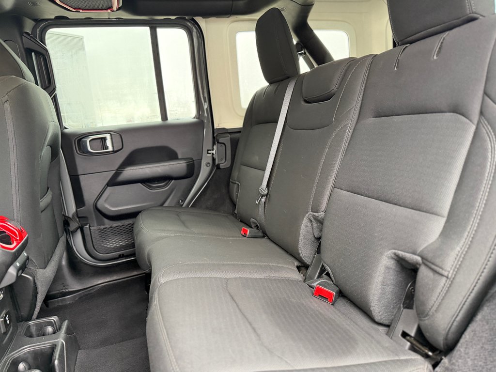 Jeep Wrangler Unlimited Sahara v6 4x4 Bas Kilométrage 2021 à Terrebonne, Québec - 22 - w1024h768px