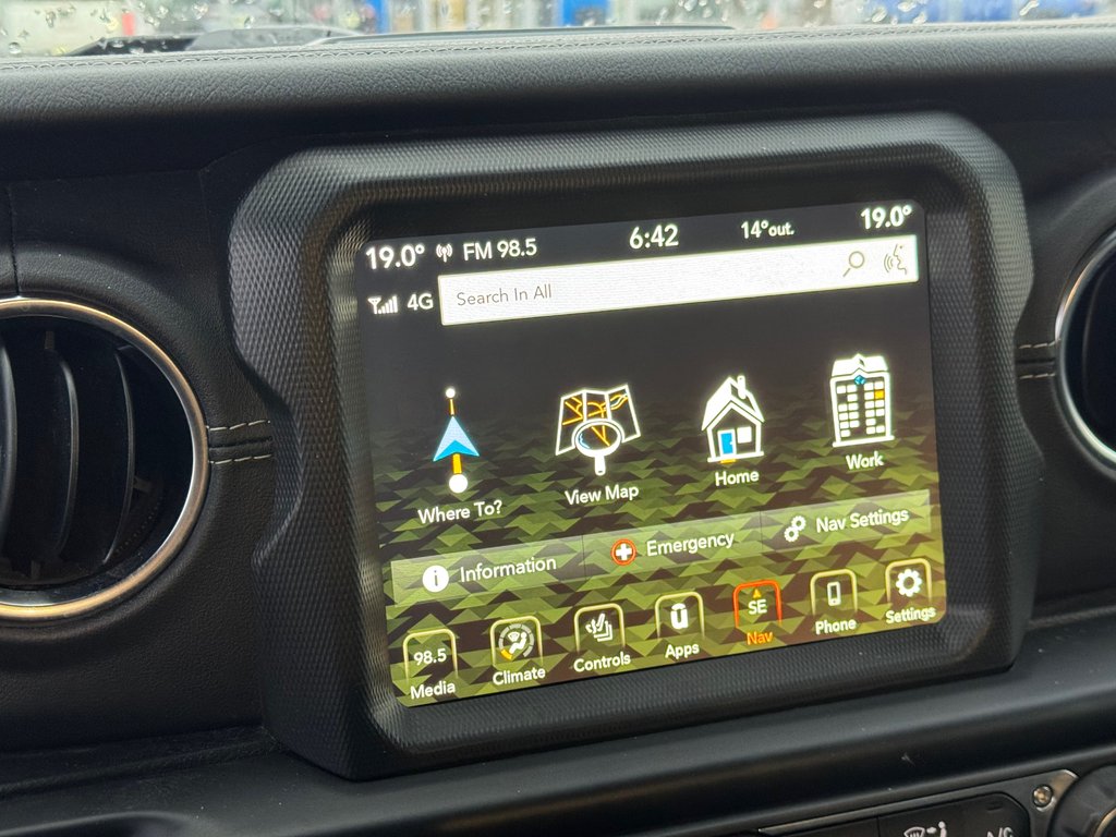 2021 Jeep WRANGLER 4XE Unlimited Sahara Cuir Navigation in Terrebonne, Quebec - 19 - w1024h768px