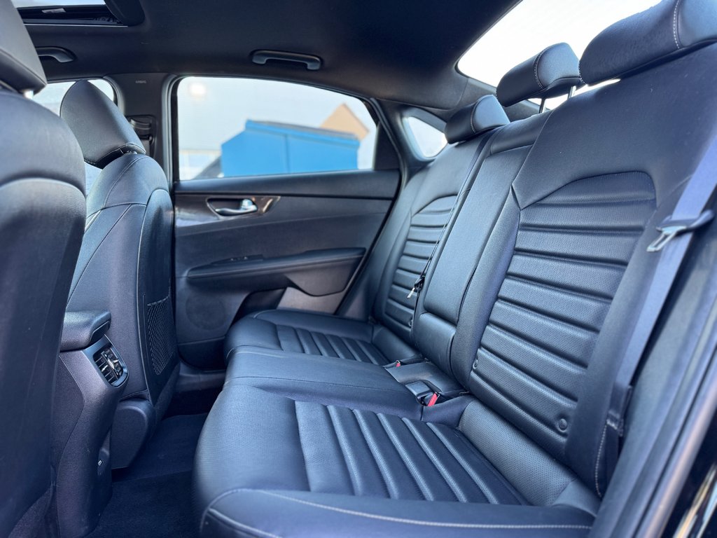 2023 Kia Forte GT-Line Cuir Toit Ouvrant in Terrebonne, Quebec - 25 - w1024h768px