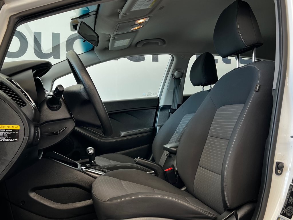 2018 Kia Forte5 LX+ in Boucherville, Quebec - 10 - w1024h768px