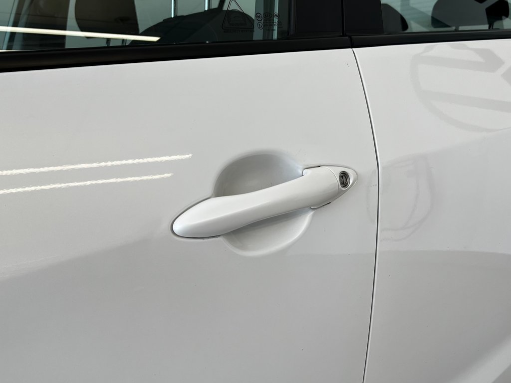 2018 Kia Forte5 LX+ in Boucherville, Quebec - 6 - w1024h768px