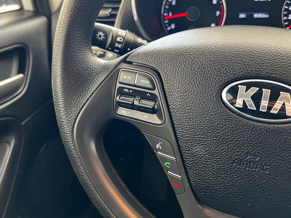 2018 Kia Forte5 LX+ in Boucherville, Quebec - 14 - w1024h768px