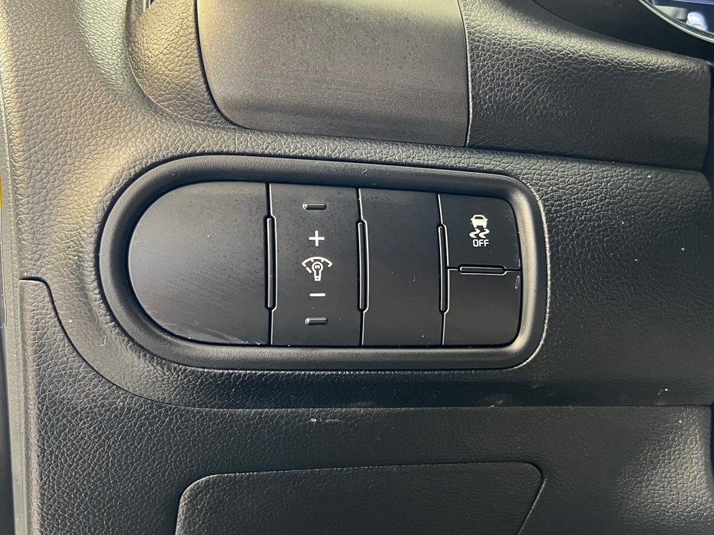 2018 Kia Forte5 LX+ in Boucherville, Quebec - 9 - w1024h768px