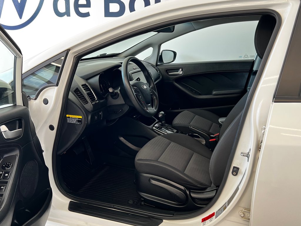 2018 Kia Forte5 LX+ in Boucherville, Quebec - 7 - w1024h768px