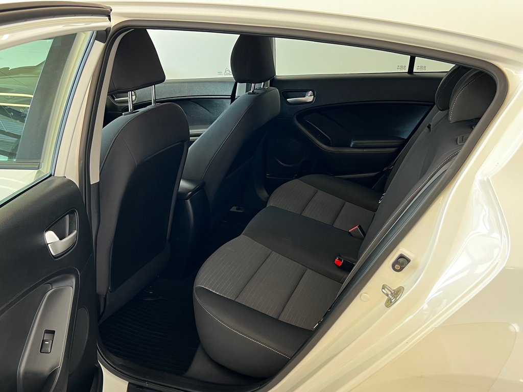 2018 Kia Forte5 LX+ in Boucherville, Quebec - 19 - w1024h768px