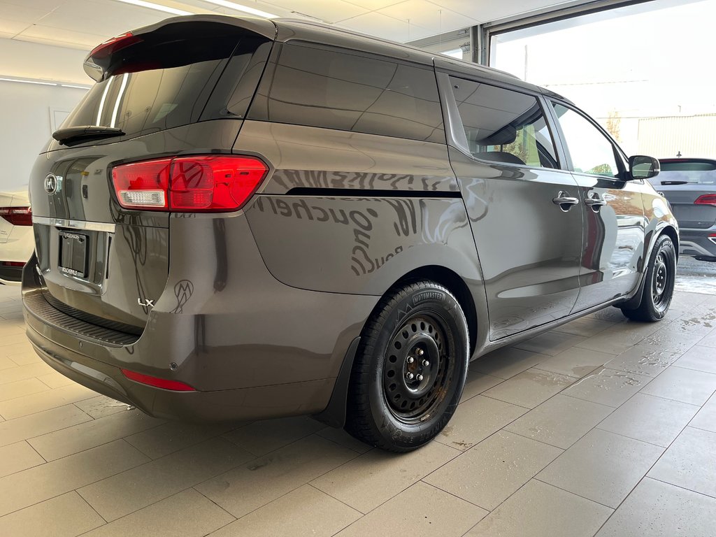 2017 Kia Sedona in Boucherville, Quebec - 25 - w1024h768px