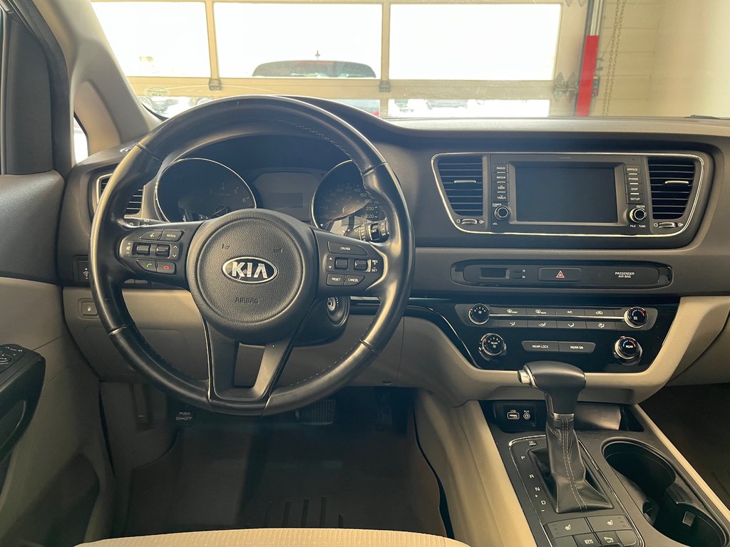 2017 Kia Sedona in Boucherville, Quebec - 2 - w1024h768px