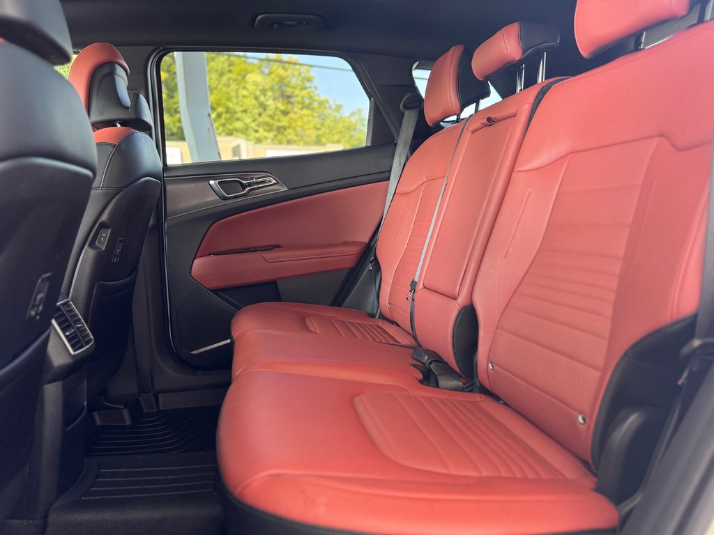 2023 Kia Sportage EX PREMIUM Intérieur Rouge *RARE* Bas Kilométrage in Terrebonne, Quebec - 26 - w1024h768px