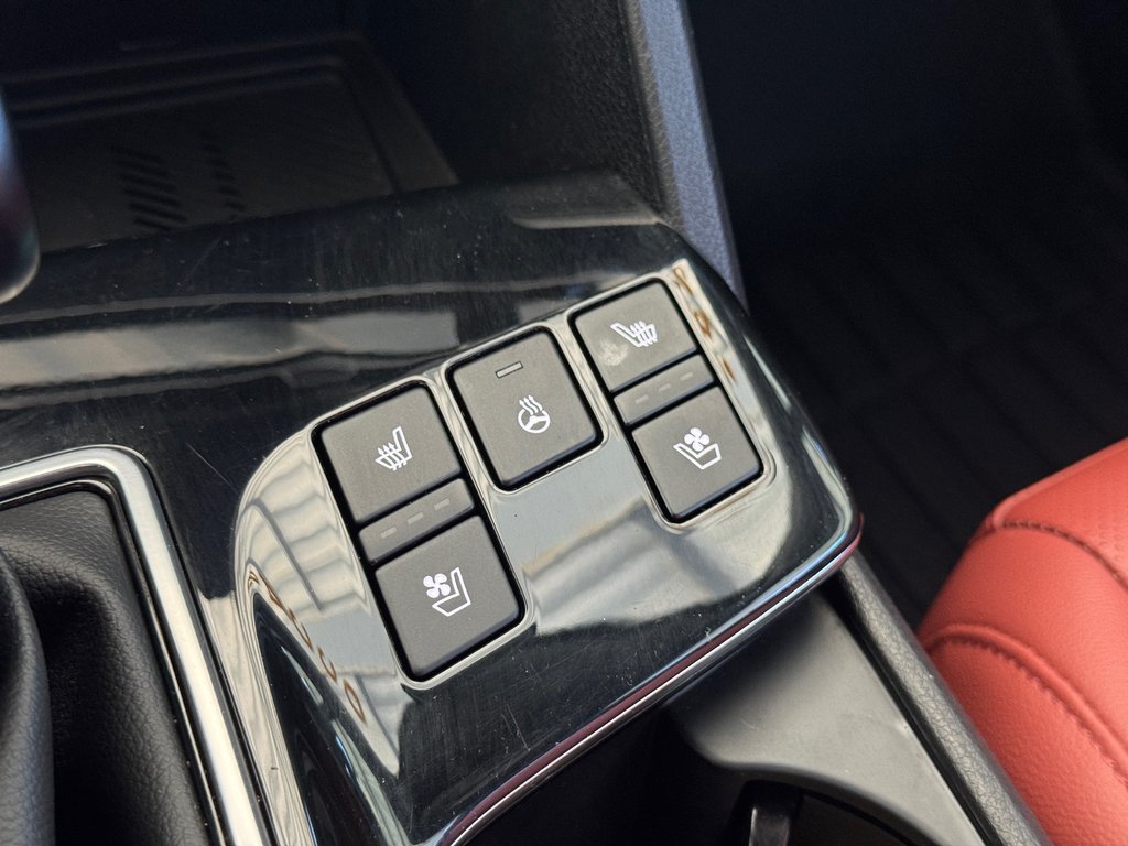 2023 Kia Sportage EX PREMIUM Intérieur Rouge *RARE* Bas Kilométrage in Terrebonne, Quebec - 21 - w1024h768px