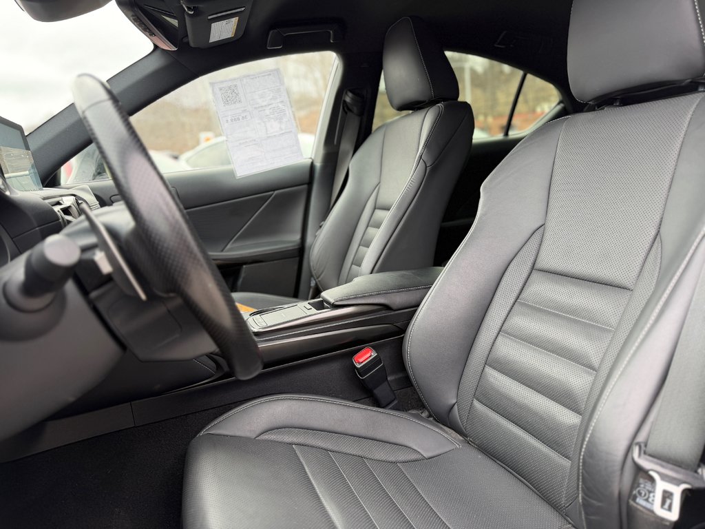 2022 Lexus IS IS 300 F Sport AWD in Terrebonne, Quebec - 10 - w1024h768px