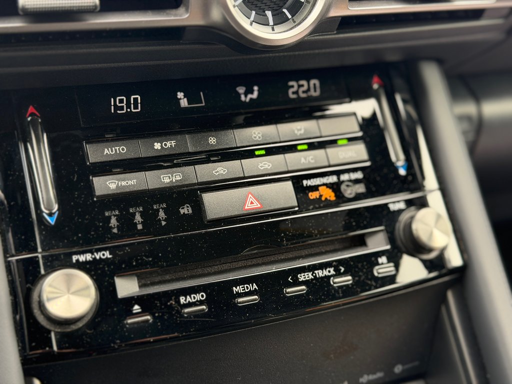 2022 Lexus IS IS 300 F Sport AWD in Terrebonne, Quebec - 18 - w1024h768px