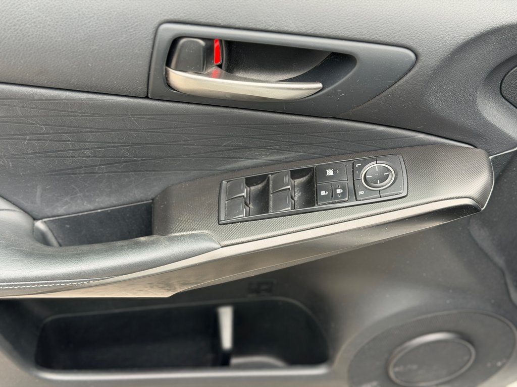 2022 Lexus IS IS 300 F Sport AWD in Terrebonne, Quebec - 8 - w1024h768px