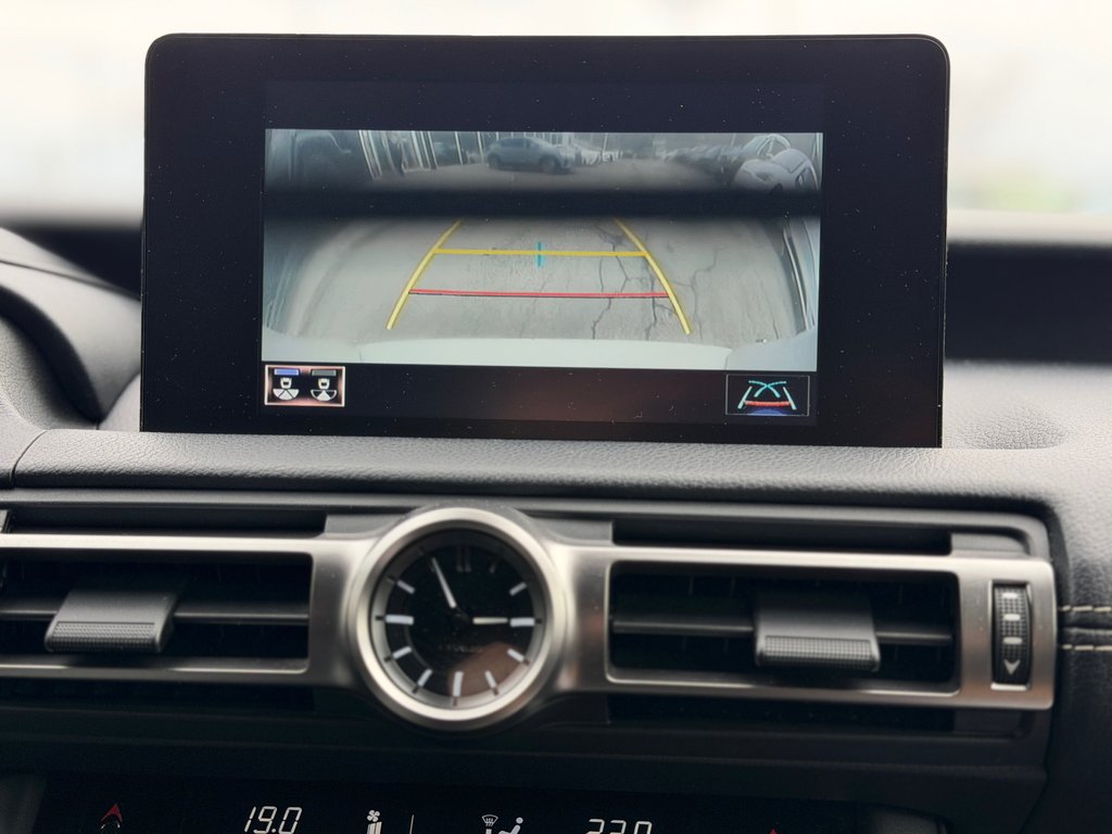 2022 Lexus IS IS 300 F Sport AWD in Terrebonne, Quebec - 17 - w1024h768px