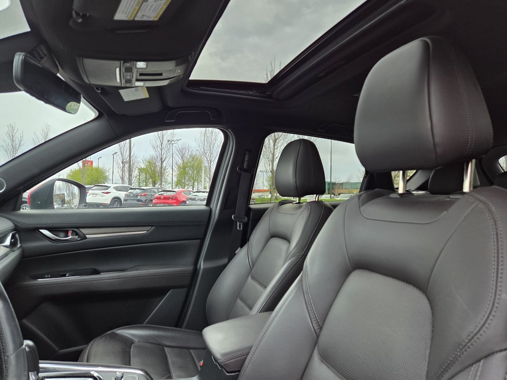 2022 Mazda CX-5 Signature, CUIR, TOIT, in Boucherville, Quebec - 13 - w1024h768px