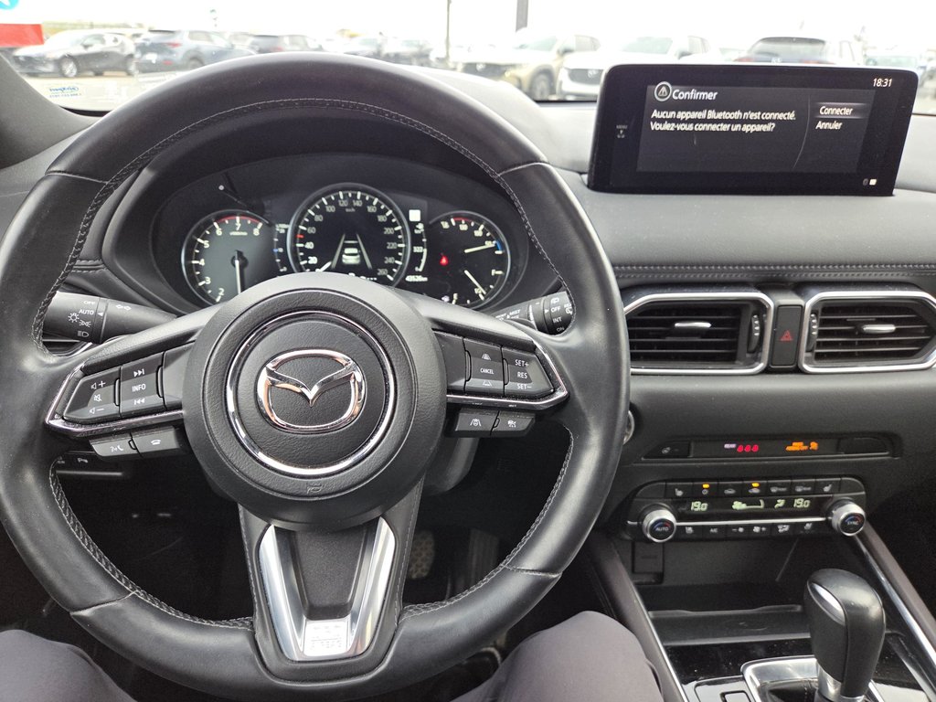 2022 Mazda CX-5 Signature, CUIR, TOIT, in Boucherville, Quebec - 14 - w1024h768px