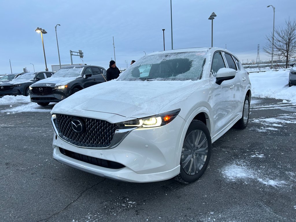 2025 Mazda CX-5 Signature in Boucherville, Quebec - 1 - w1024h768px