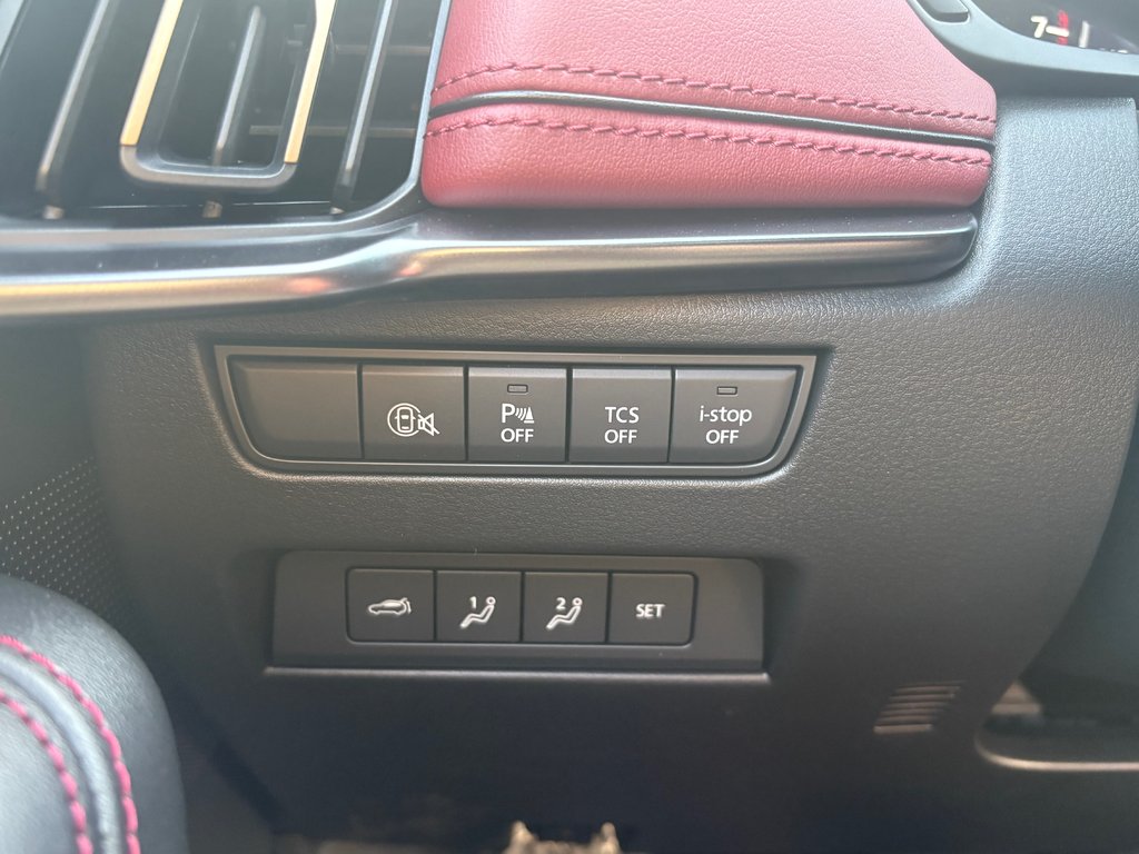 2025 Mazda CX-70 MHEV GT-P in Boucherville, Quebec - 17 - w1024h768px