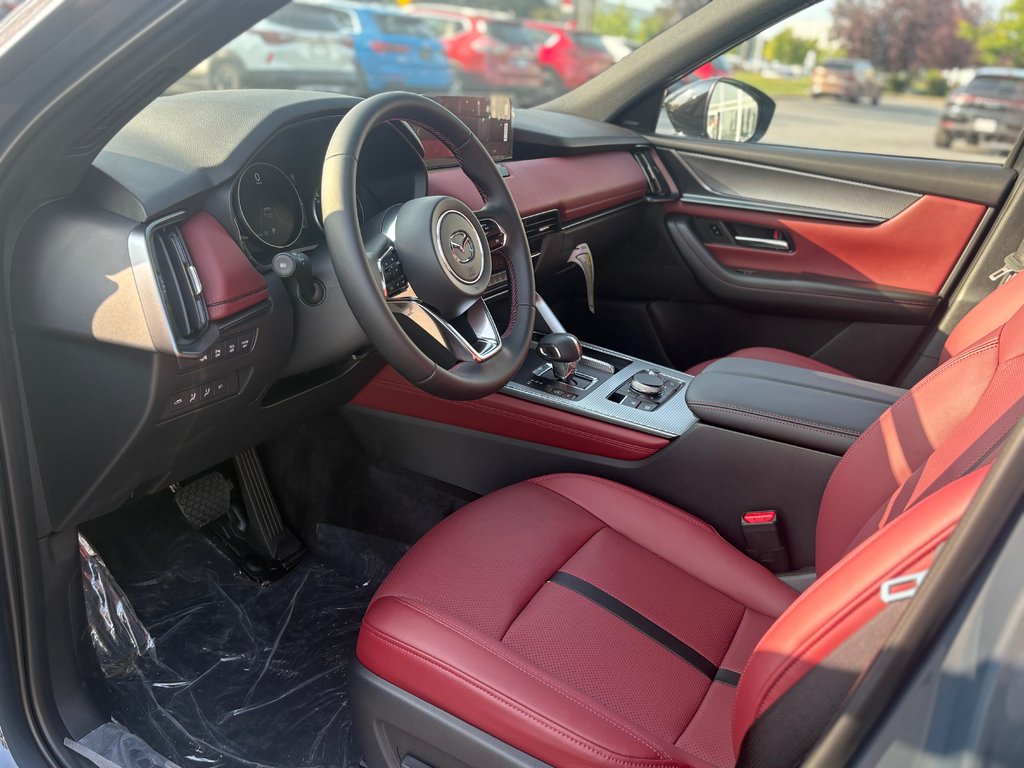2025 Mazda CX-70 MHEV GT-P in Boucherville, Quebec - 15 - w1024h768px
