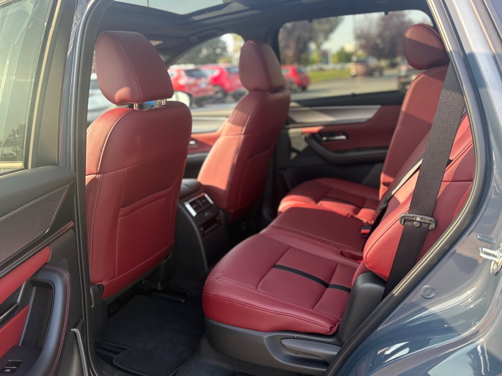2025 Mazda CX-70 MHEV GT-P in Boucherville, Quebec - 11 - w1024h768px