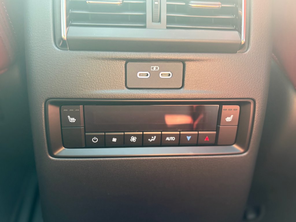 2025 Mazda CX-70 MHEV GT-P in Boucherville, Quebec - 13 - w1024h768px