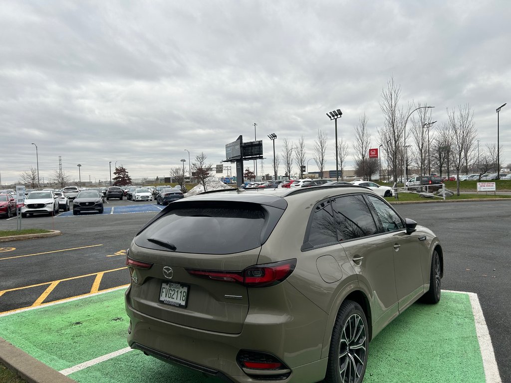 2025 Mazda CX-70 PHEV GT / PHEV / TOIT PANORAMIQUE in Boucherville, Quebec - 10 - w1024h768px