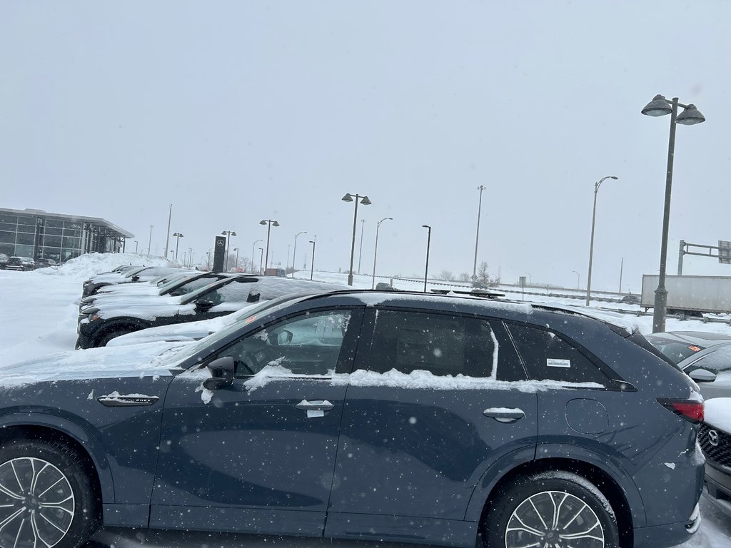 2025 Mazda CX-70 Plug-In Hybrid GT in Boucherville, Quebec - 2 - w1024h768px