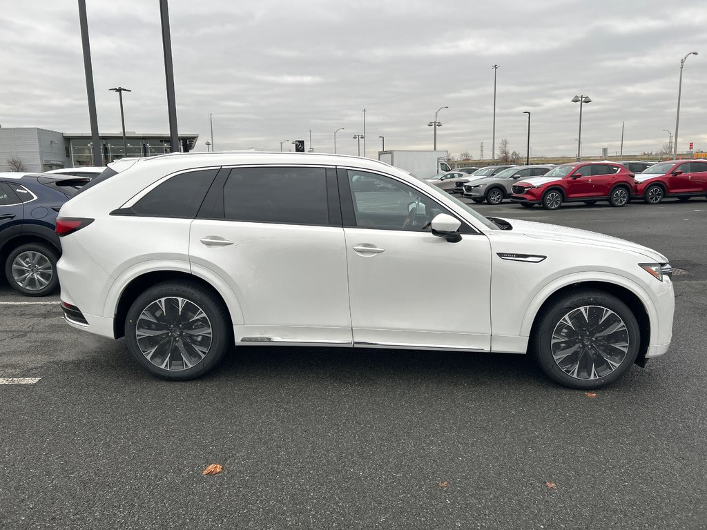 2025 Mazda CX-90 Hybrid Signature in Boucherville, Quebec - 3 - w1024h768px