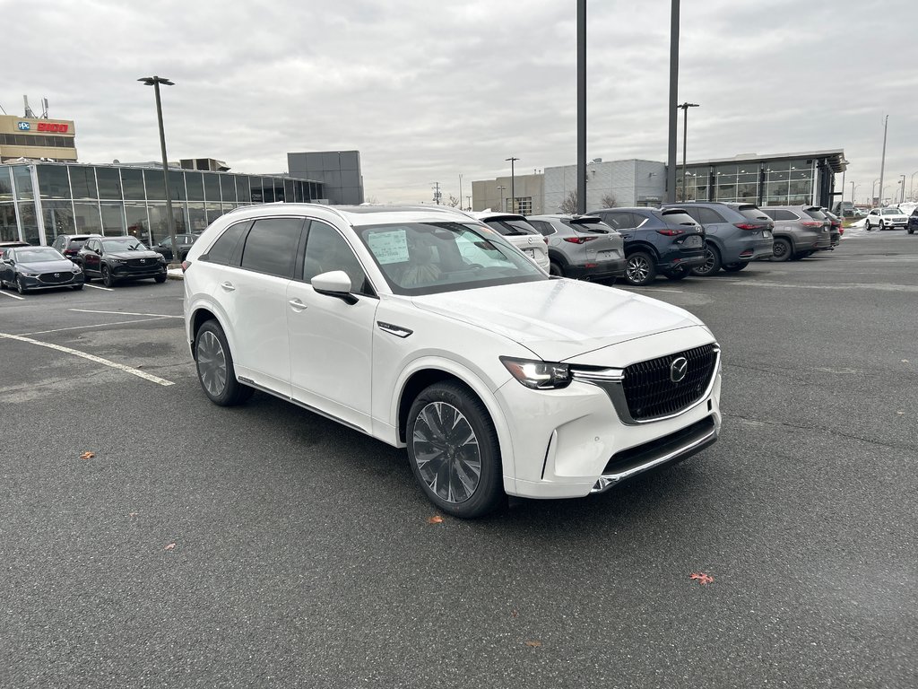 2025 Mazda CX-90 Hybrid Signature in Boucherville, Quebec - 4 - w1024h768px