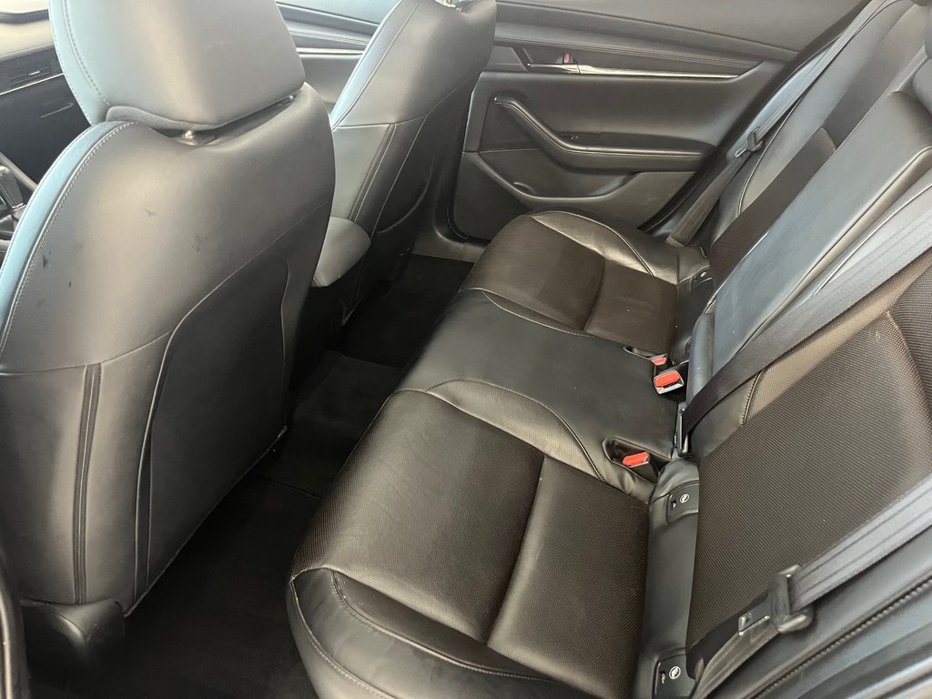 2021 Mazda Mazda3 GT in Boucherville, Quebec - 22 - w1024h768px