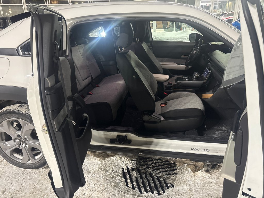 2022 Mazda MX-30 EV GS GARANTIE COMPLÈTE AOUT 2026 in Boucherville, Quebec - 7 - w1024h768px
