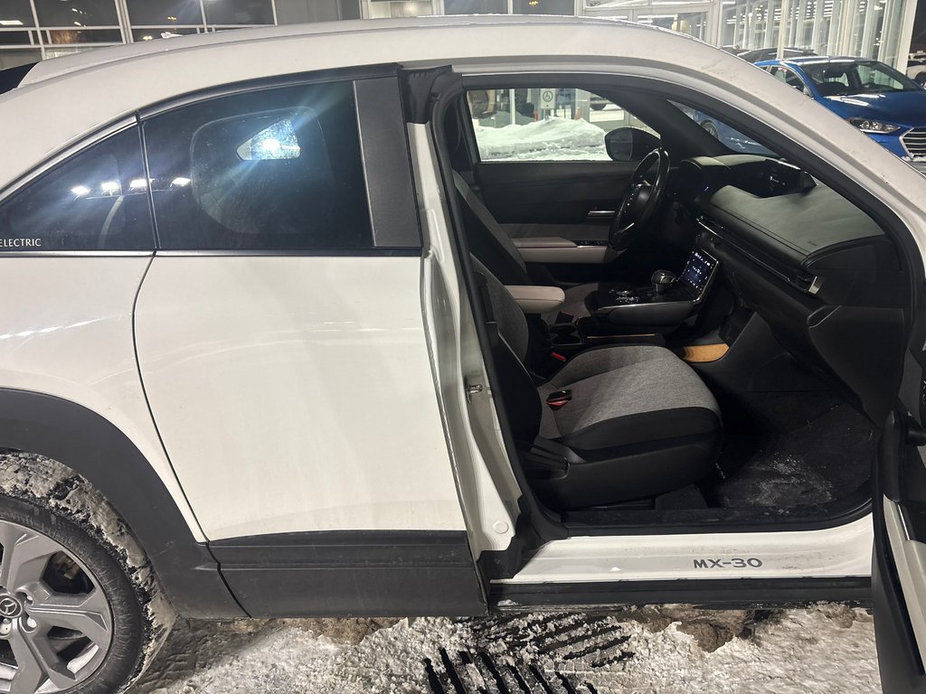 2022 Mazda MX-30 EV GS GARANTIE COMPLÈTE AOUT 2026 in Boucherville, Quebec - 9 - w1024h768px