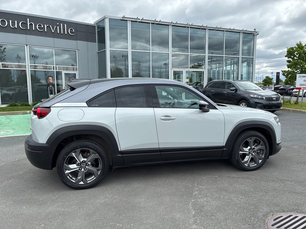 2022 Mazda MX-30 EV GT, BAS KM, GARANTIE 8 PNEUS INCLUS in Boucherville, Quebec - 12 - w1024h768px