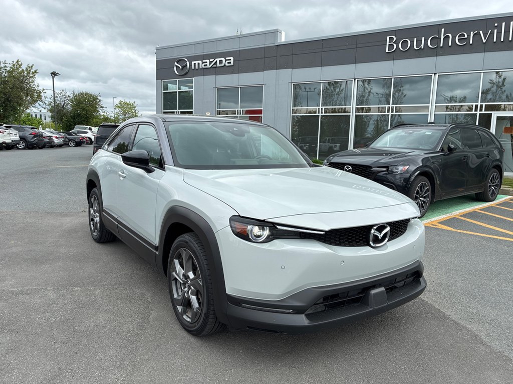 2022 Mazda MX-30 EV GT, BAS KM, GARANTIE 8 PNEUS INCLUS in Boucherville, Quebec - 2 - w1024h768px
