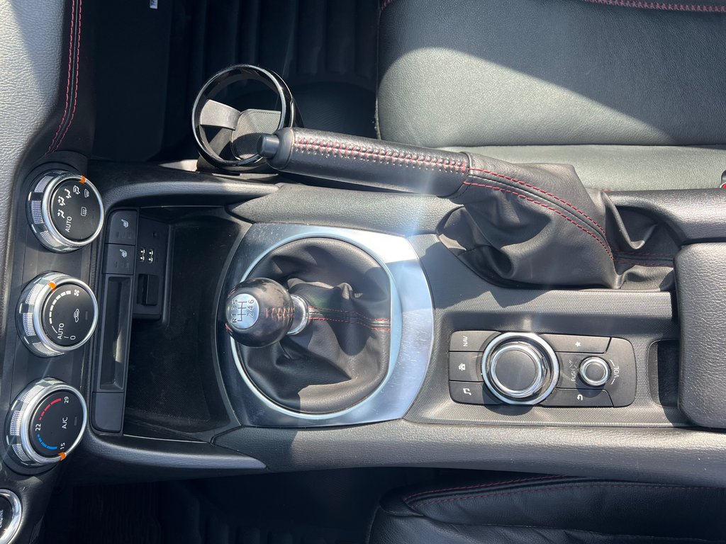 2016 Mazda MX-5 GT, A/C, CUIR, AUBAINE in Boucherville, Quebec - 27 - w1024h768px