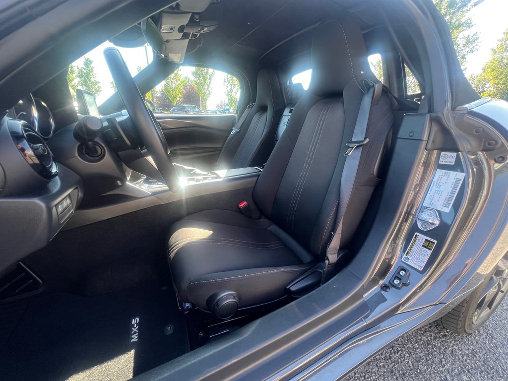 2023 Mazda MX-5 GS-P, AUT, BAS KM in Boucherville, Quebec - 5 - w1024h768px