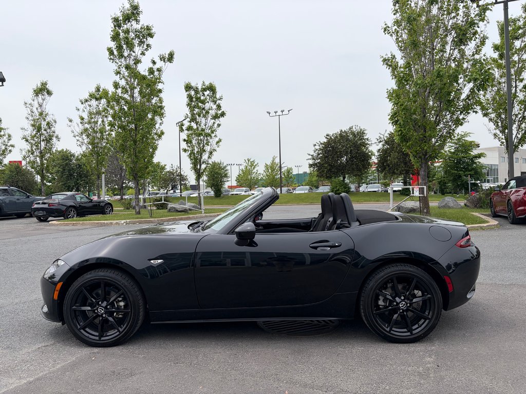 2023 Mazda MX-5 GS, BAS KM, GARANTIE COMPLÈTE MAI 2027 in Boucherville, Quebec - 17 - w1024h768px