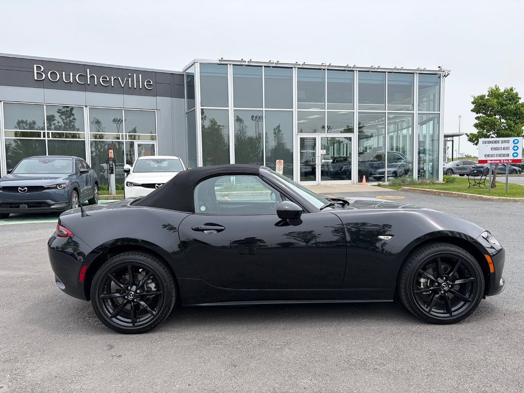 2023 Mazda MX-5 GS, BAS KM, GARANTIE COMPLÈTE MAI 2027 in Boucherville, Quebec - 13 - w1024h768px