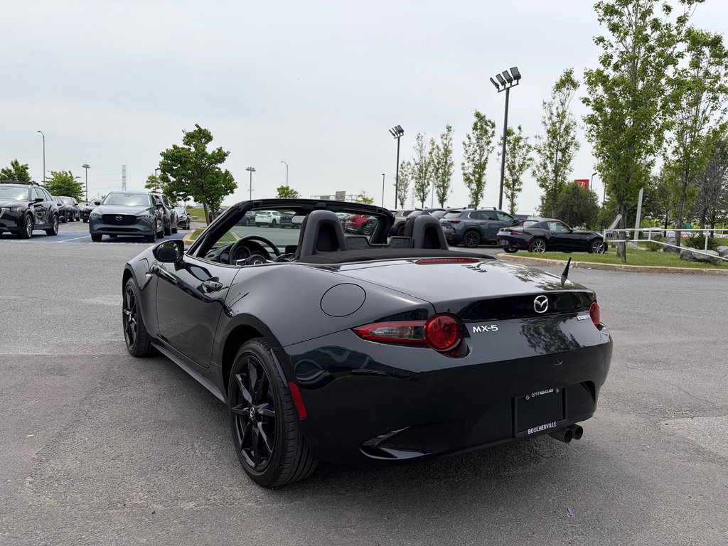2023 Mazda MX-5 GS, BAS KM, GARANTIE COMPLÈTE MAI 2027 in Boucherville, Quebec - 18 - w1024h768px
